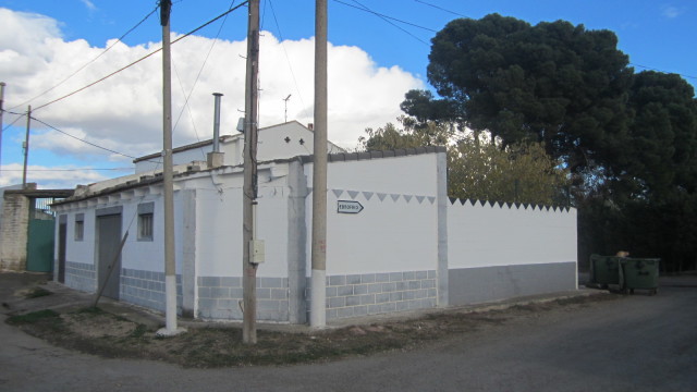 Edificio con terreno en alquiler