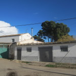 Edificio con terreno en alquiler
